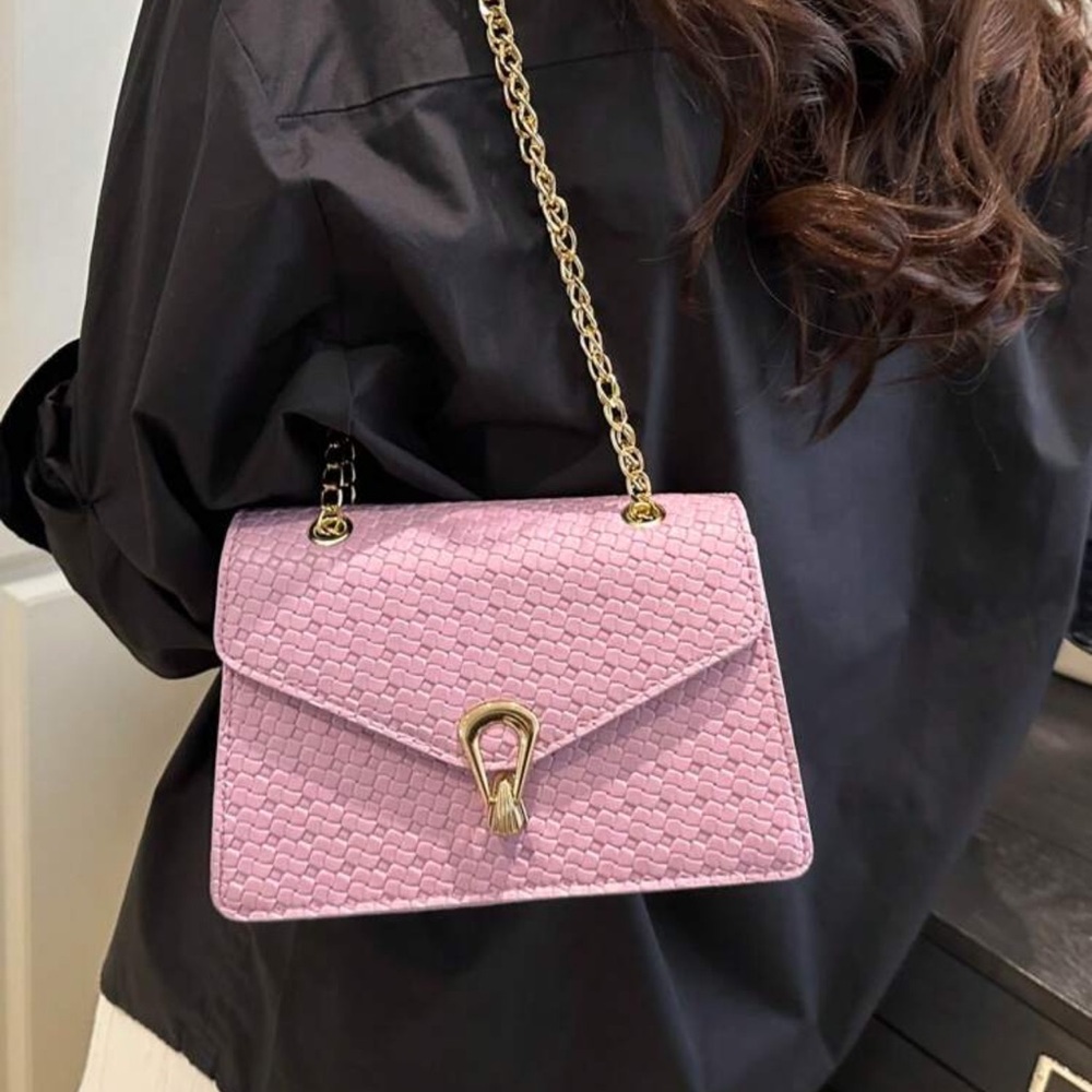 Elegant Pink Woven Chain Shoulder Bag